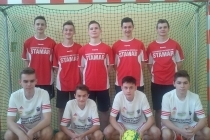 Mecz piłki nożnej Absolwenci - Uczniowie Zespołu Szkół w Woli Dębińskiej